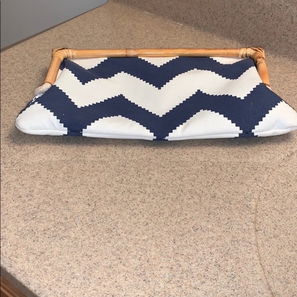 Adorable Donna Dixon clutch - Picture 3 of 6
